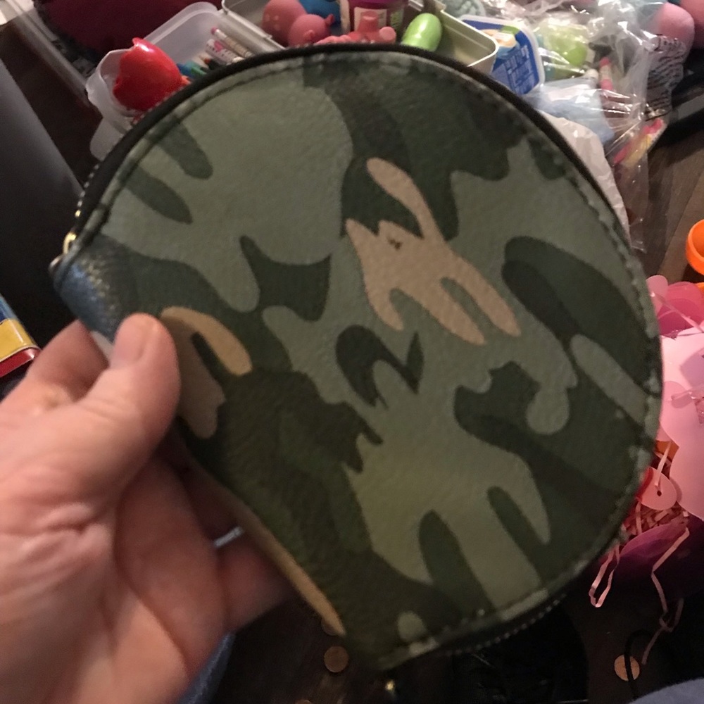Camo pattern clutch handbag